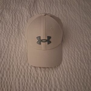 Under Armour Off White Baseball Cap L/XL NWT